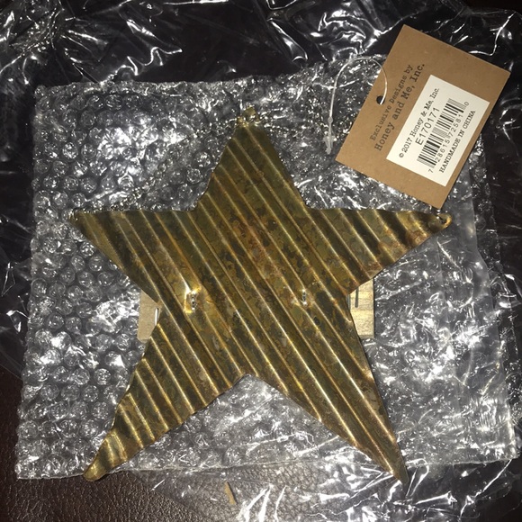 Honey and Me-'Blessed' Gold hue rustic vintage metal tin star hanging decor- NWT - Picture 3 of 4